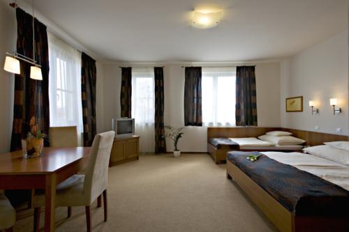 Отель Hotel Lajta Park