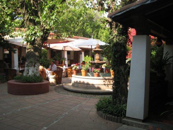 Отель Hotel Embajadoras
