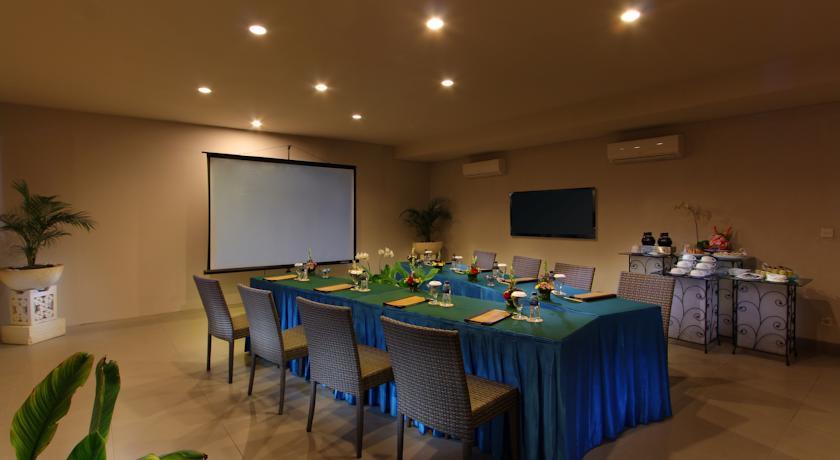 Отель The Oasis Lagoon Sanur