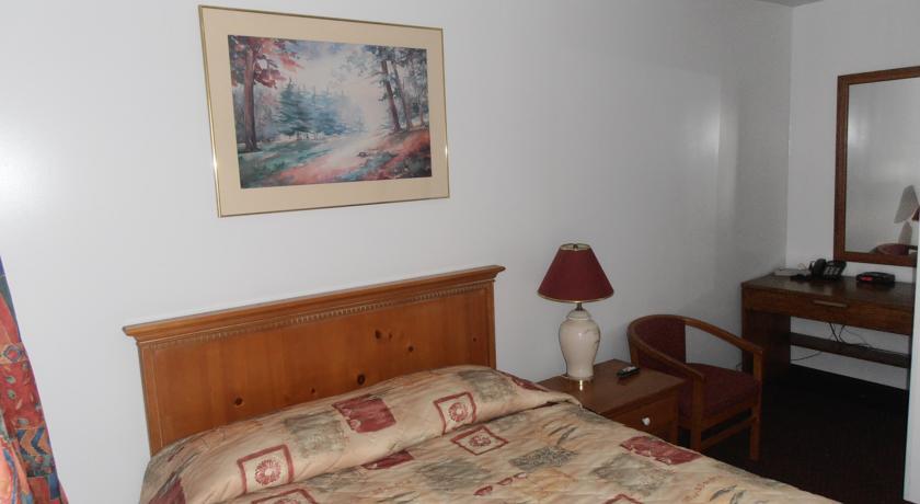 Отель Maples Motel