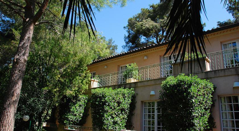 Отель Hotel Les Mazets Des Roches
