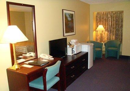 Отель Econo Lodge Inn & Suites