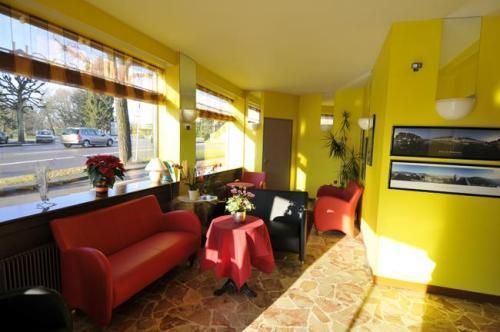 Отель Contact Hôtel Foch