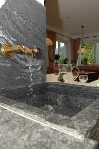 Апартаменты Alpenhof Apartments