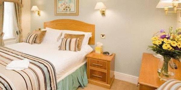 Отель The Kings Arms Hotel