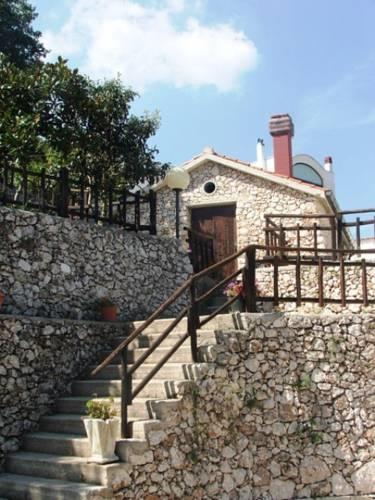 Отель Agriturismo Monte Sacro