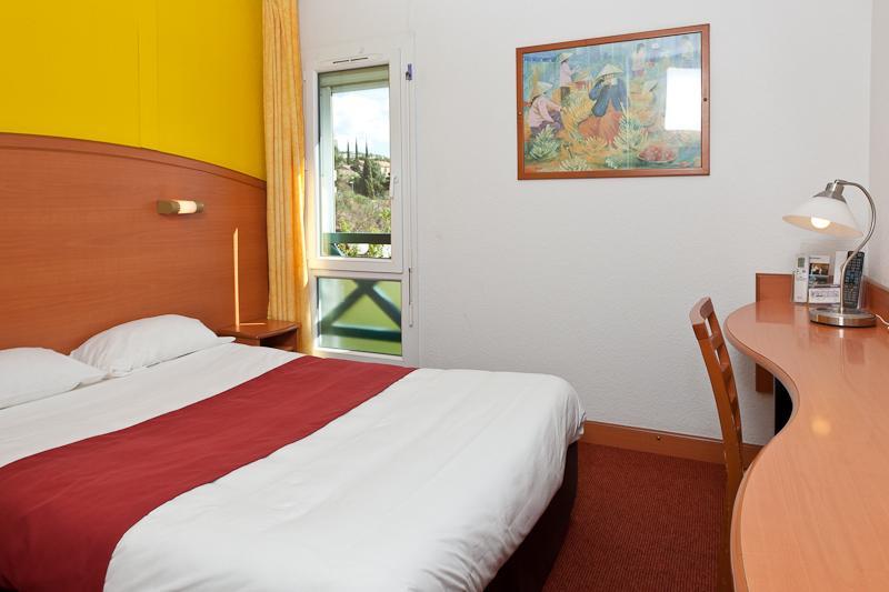 Отель Comfort Hotel Marseille Airport