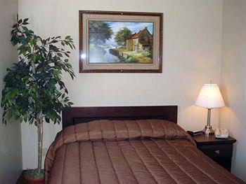 Отель Econo Lodge Inn & Suites