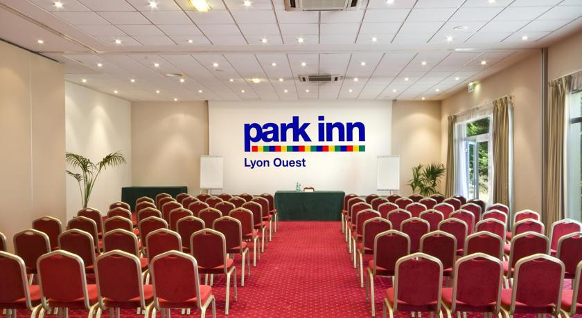 Отель Park Inn by Radisson Lyon Ouest