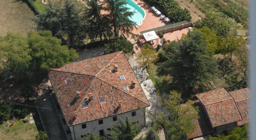Отель Agriturismo Casale Le Burgne