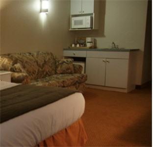 Отель R&R Inn & Suites
