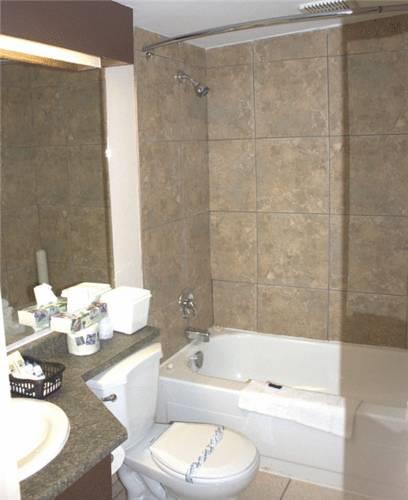 Отель Canada's Best Value Inn & Suites
