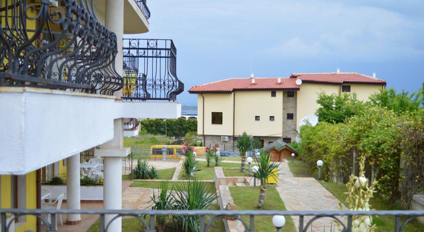 Green Hills Hotel