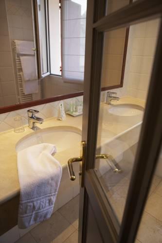 Отель Hôtel des Pyrénées