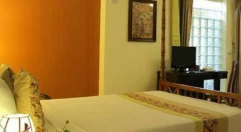 Отель Mysteres & Mekong Phnom Penh Lodge