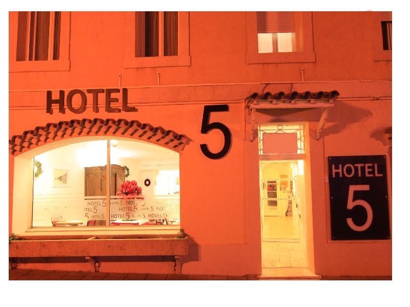 Отель P'tit Dej-Hotel Martigues Le 5