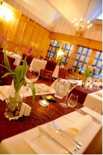 Отель Glen-Yr-Afon House Hotel