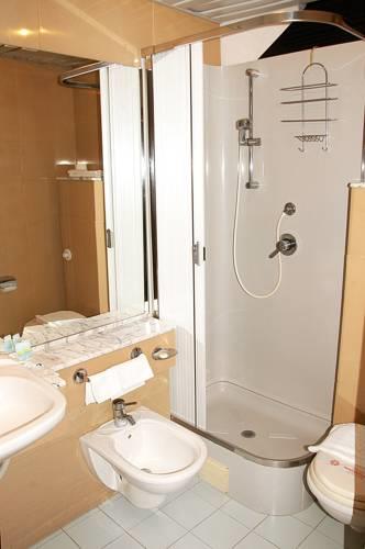 Отель Orovacanze Hotel Excelsior Cimone