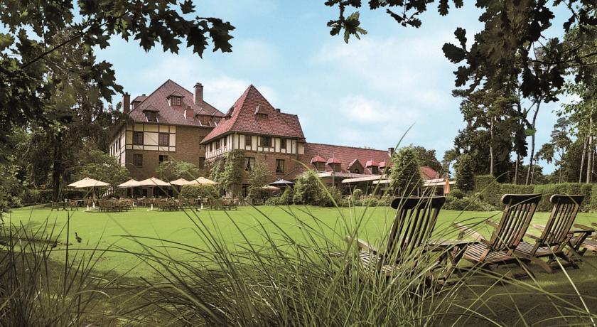Отель Hostellerie La Butte aux Bois
