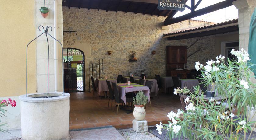 Отель Logis Le Mas De La Roseraie