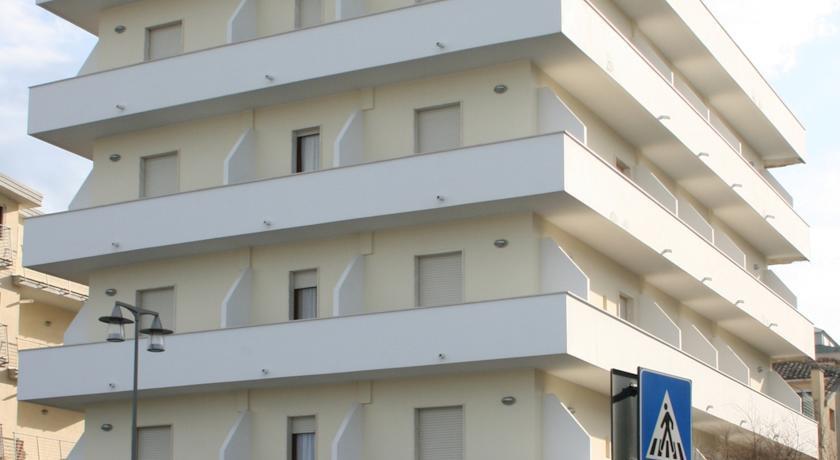 Отель Hotel Holiday