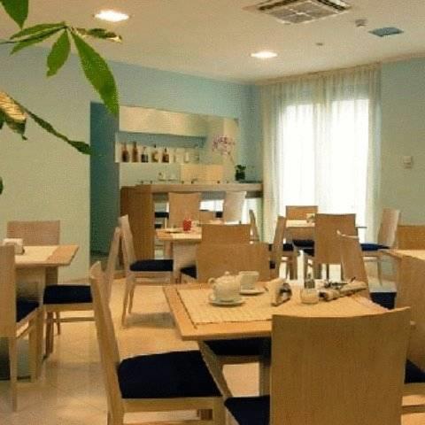 Отель Hotel Chiaraluna