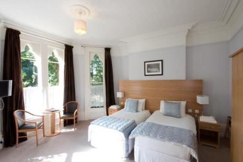 Гостевой дом Cliff Lawn Hotel
