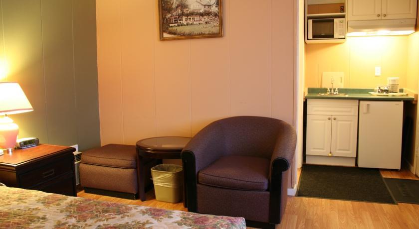 Отель Stampeder Motel
