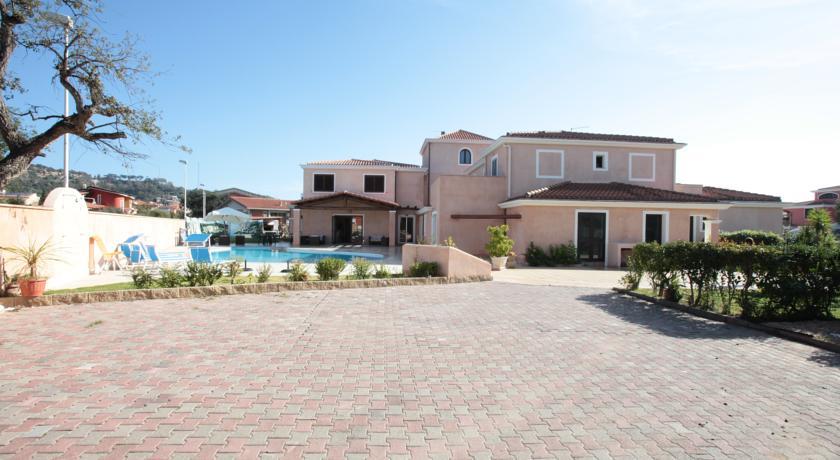 Отель Hotel La Perla