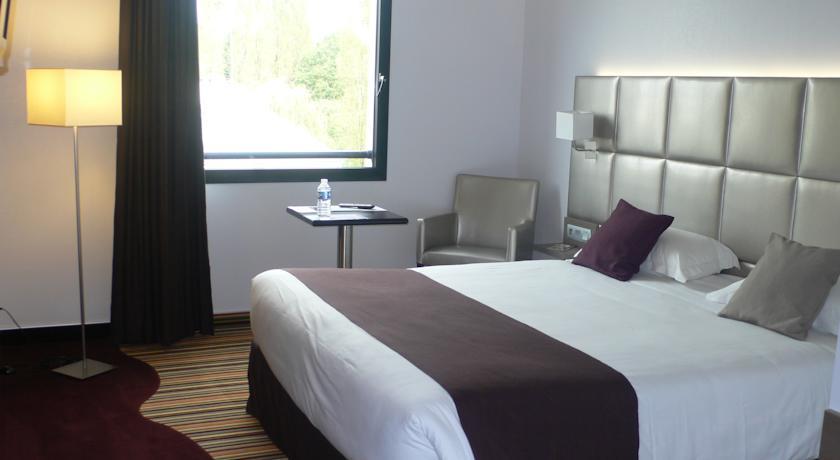 Отель Brit Hotel Atalante Beaulieu