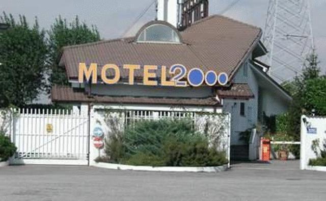 Отель Motel 2000