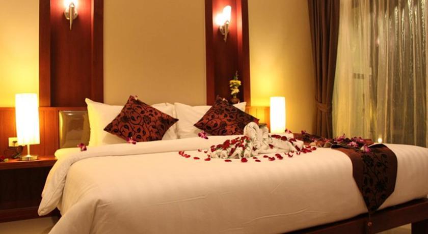 Patong Hemingway's Hotel