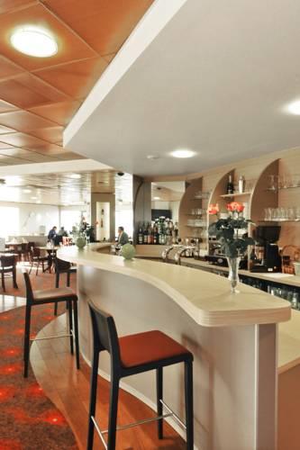 Отель Brit Hotel Le Villeneuve