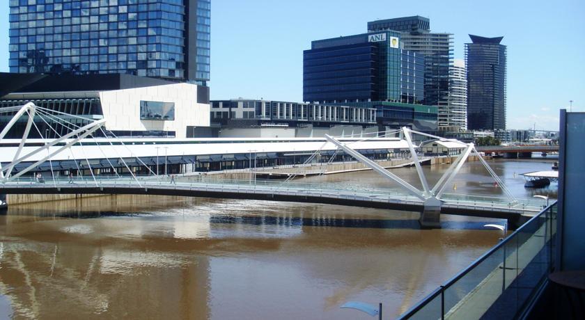 Alpha Apartments Docklands