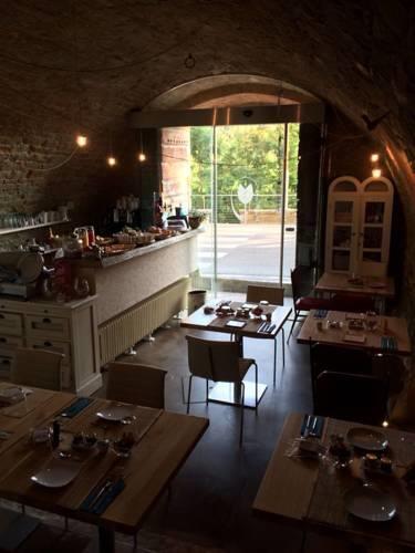 Отель Morelliana4Rooms B&B Restaurant