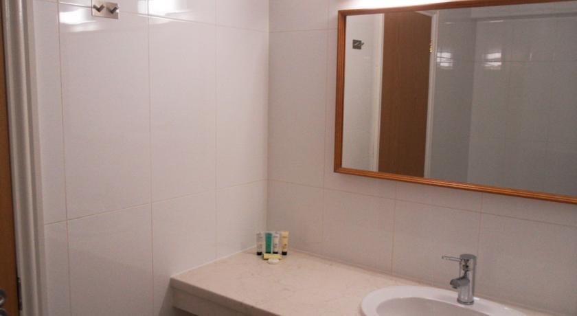 Отель Skylark Hotel