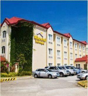 Отель Microtel Inn and Suites, Batangas