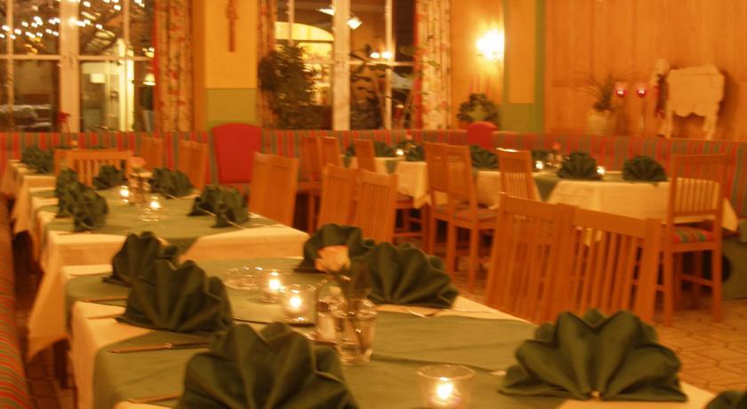 Отель Gasthof Goldene Traube