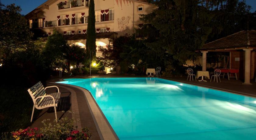 Отель Hotel Amadeus