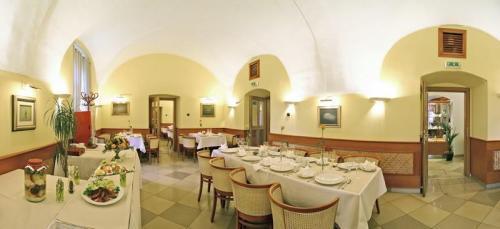 Отель Gizella Hotel and Restaurant