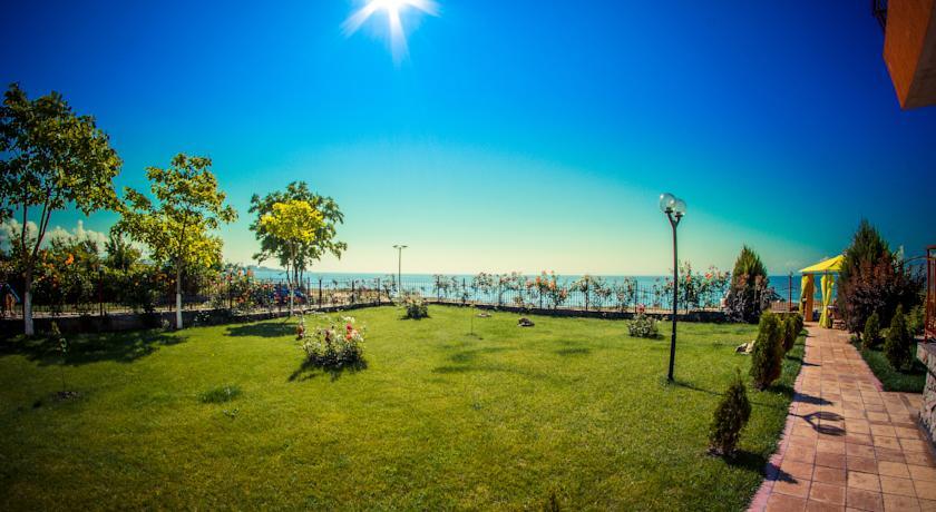 Апартаменты Riviera Fort Beach Apartments