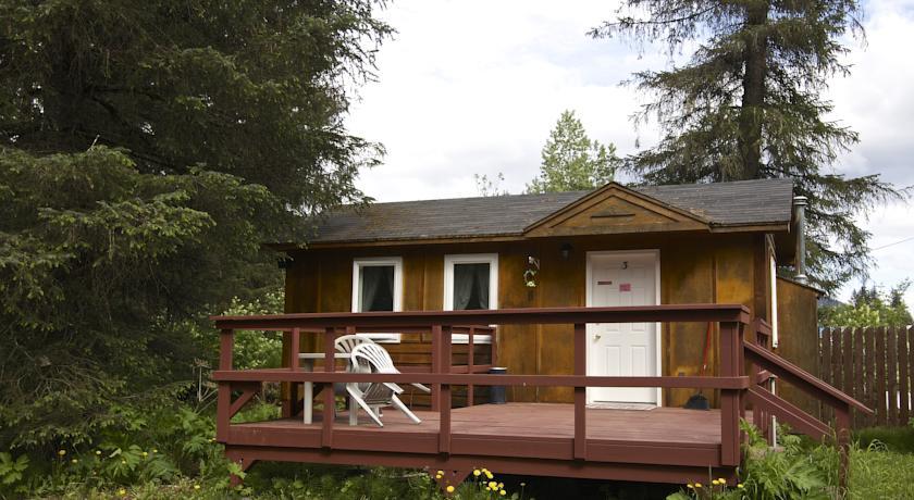 Отель Bear Creek Cabins