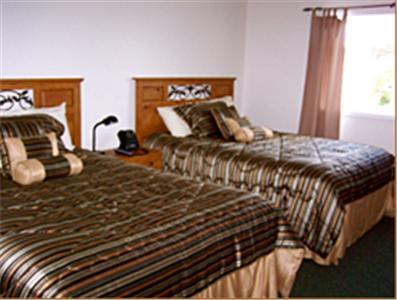 Отель Sitka's EagleBay Inn