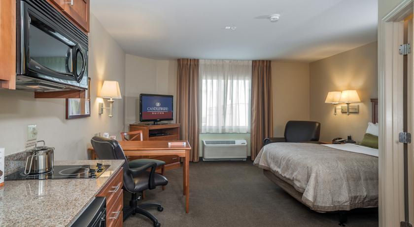 Отель Candlewood Suites Mobile-Downtown