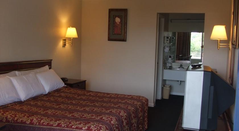 Отель Travelodge Opelika