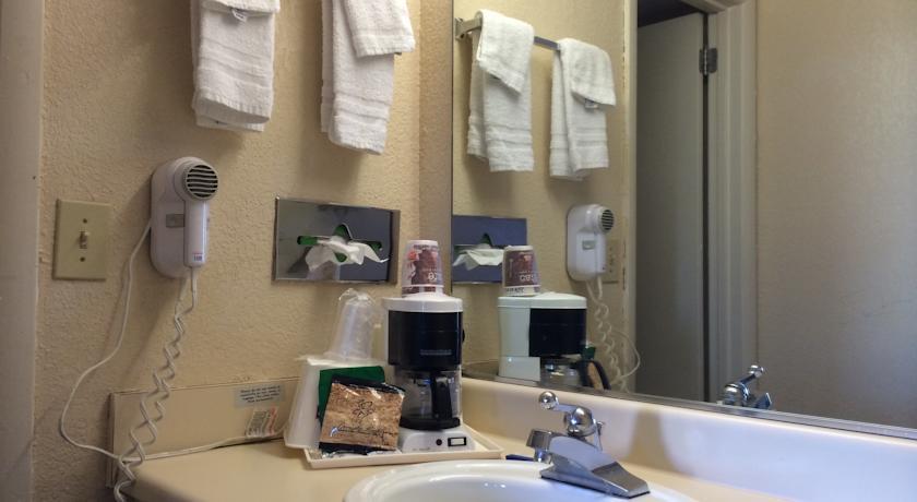 Отель Days Inn Scottsboro