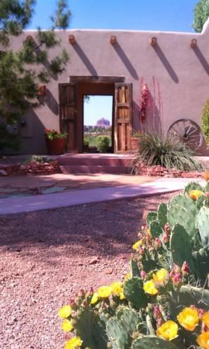 Мини-отель Adobe Hacienda Bed & Breakfast