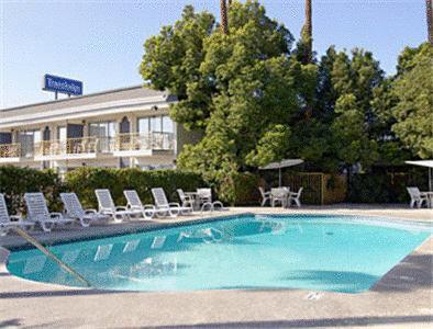 Отель Travelodge Bakersfield