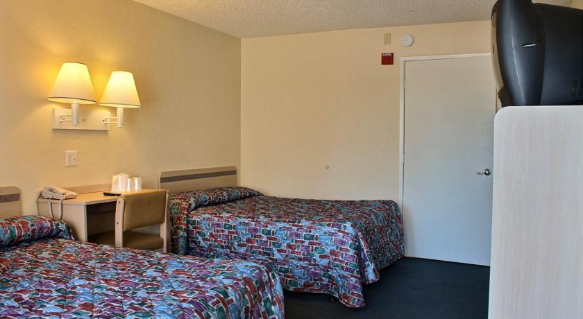 Отель Motel 6 Bakersfield Convention Center