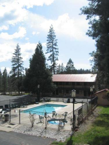 Отель America's Best Value Inn Yosemite Westgate Lodge